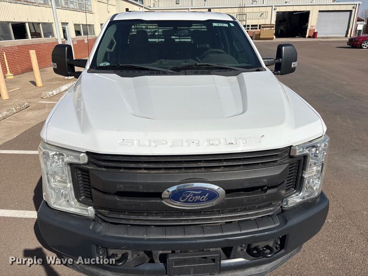 image for item ET1430 2017 Ford F250 Super Duty Crew Cab pickup truck