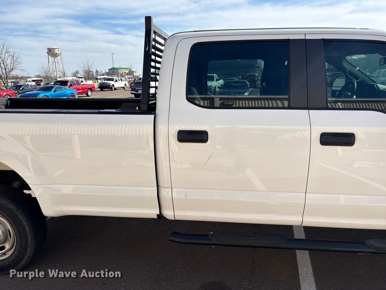 image for item ET1430 2017 Ford F250 Super Duty Crew Cab pickup truck