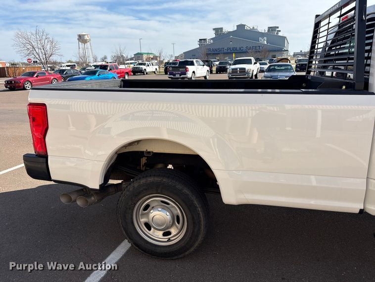 image for item ET1430 2017 Ford F250 Super Duty Crew Cab pickup truck