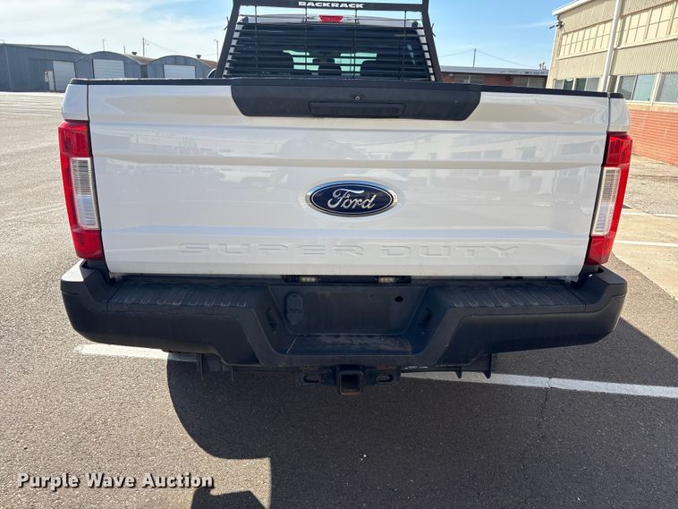 image for item ET1430 2017 Ford F250 Super Duty Crew Cab pickup truck