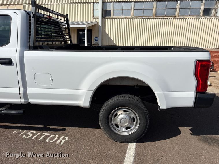 image for item ET1430 2017 Ford F250 Super Duty Crew Cab pickup truck