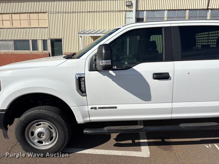image for item ET1430 2017 Ford F250 Super Duty Crew Cab pickup truck