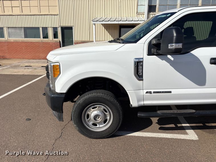 image for item ET1430 2017 Ford F250 Super Duty Crew Cab pickup truck