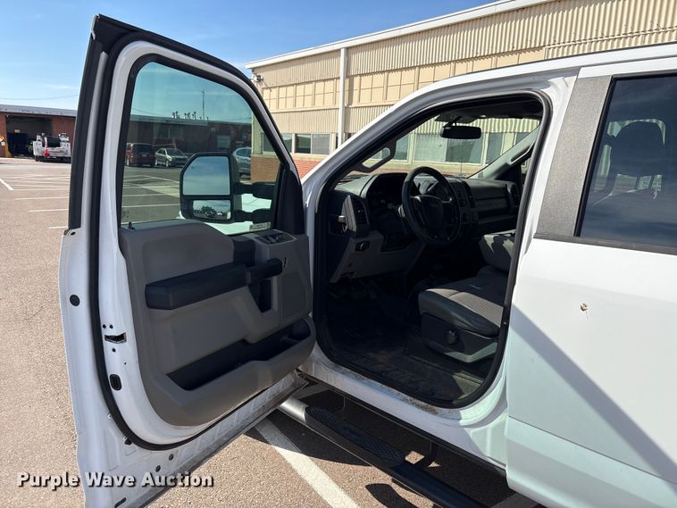 image for item ET1430 2017 Ford F250 Super Duty Crew Cab pickup truck