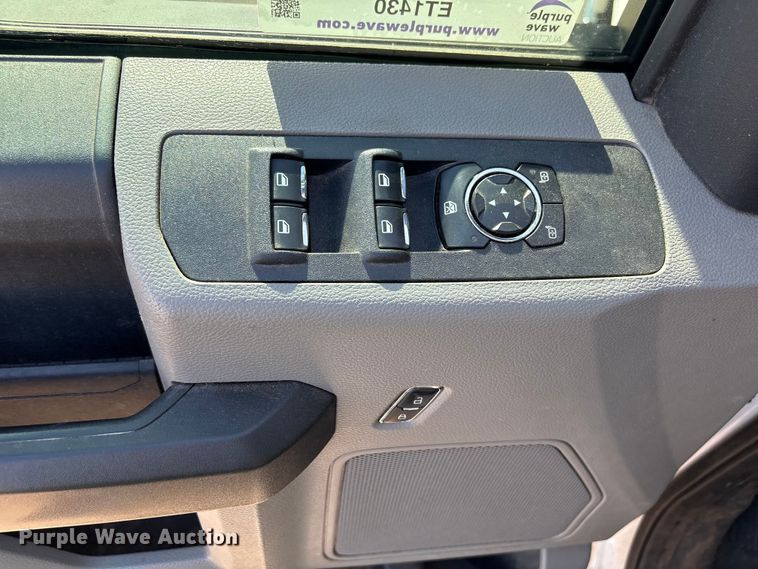 image for item ET1430 2017 Ford F250 Super Duty Crew Cab pickup truck