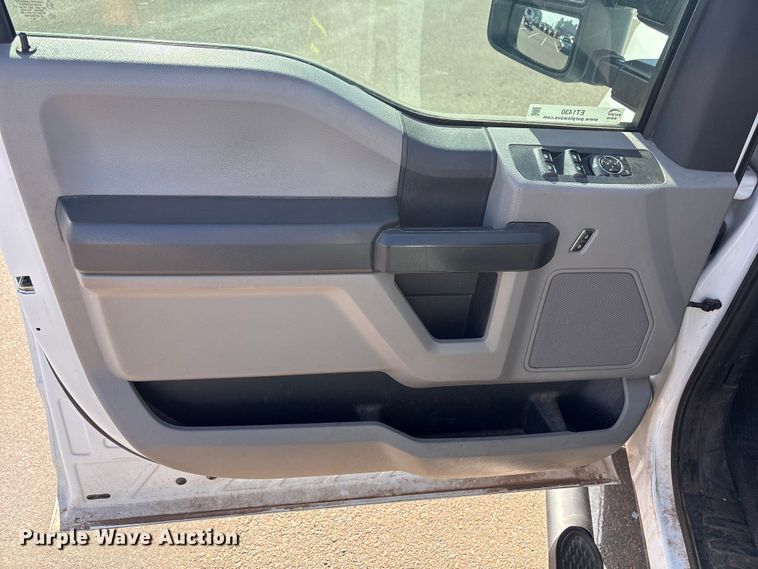 image for item ET1430 2017 Ford F250 Super Duty Crew Cab pickup truck