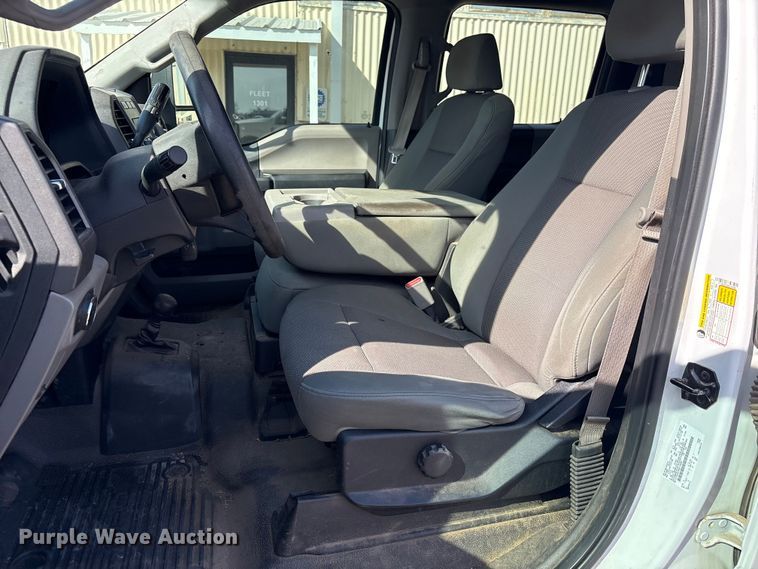 image for item ET1430 2017 Ford F250 Super Duty Crew Cab pickup truck