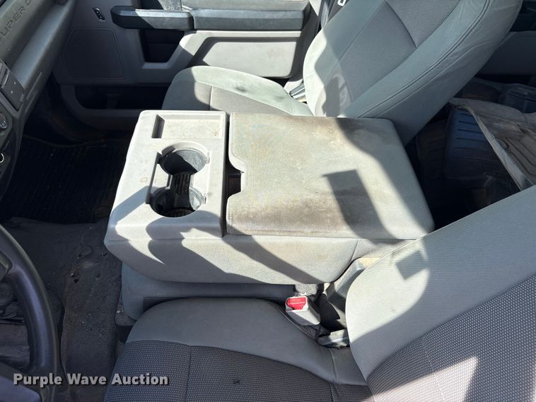 image for item ET1430 2017 Ford F250 Super Duty Crew Cab pickup truck