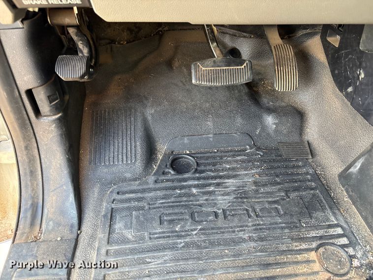 image for item ET1430 2017 Ford F250 Super Duty Crew Cab pickup truck