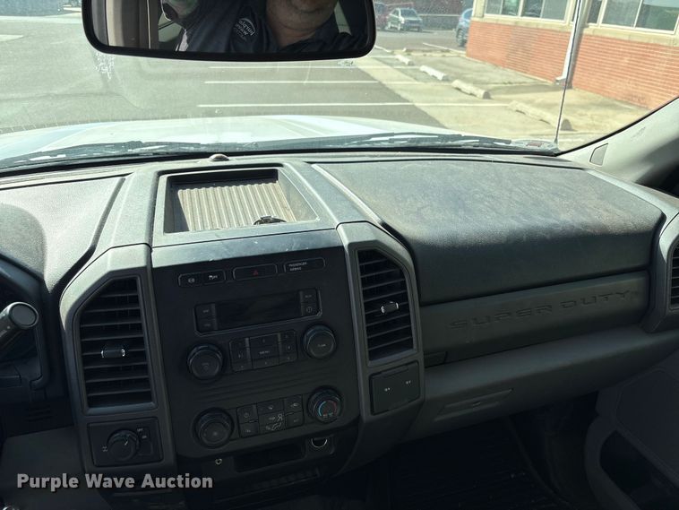 image for item ET1430 2017 Ford F250 Super Duty Crew Cab pickup truck