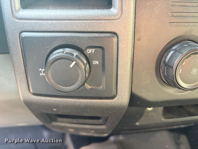 image for item ET1430 2017 Ford F250 Super Duty Crew Cab pickup truck