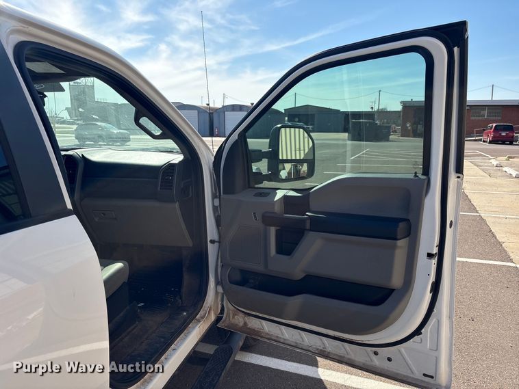 image for item ET1430 2017 Ford F250 Super Duty Crew Cab pickup truck