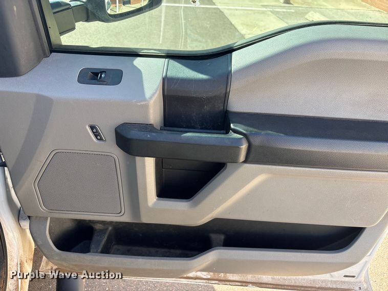 image for item ET1430 2017 Ford F250 Super Duty Crew Cab pickup truck