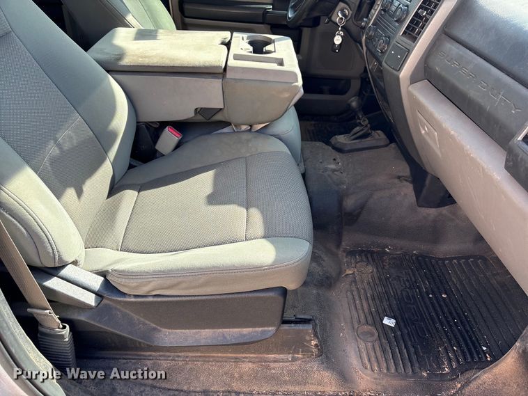 image for item ET1430 2017 Ford F250 Super Duty Crew Cab pickup truck