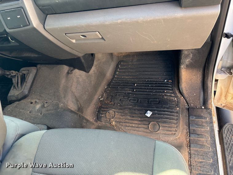 image for item ET1430 2017 Ford F250 Super Duty Crew Cab pickup truck