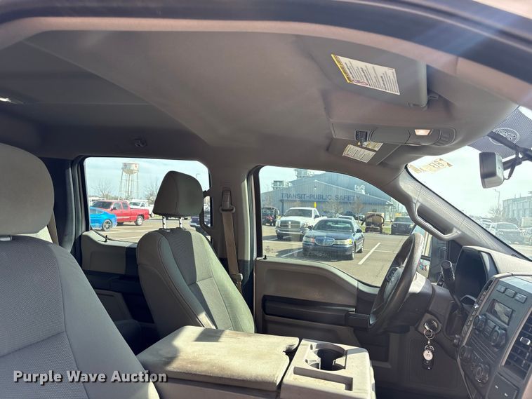 image for item ET1430 2017 Ford F250 Super Duty Crew Cab pickup truck