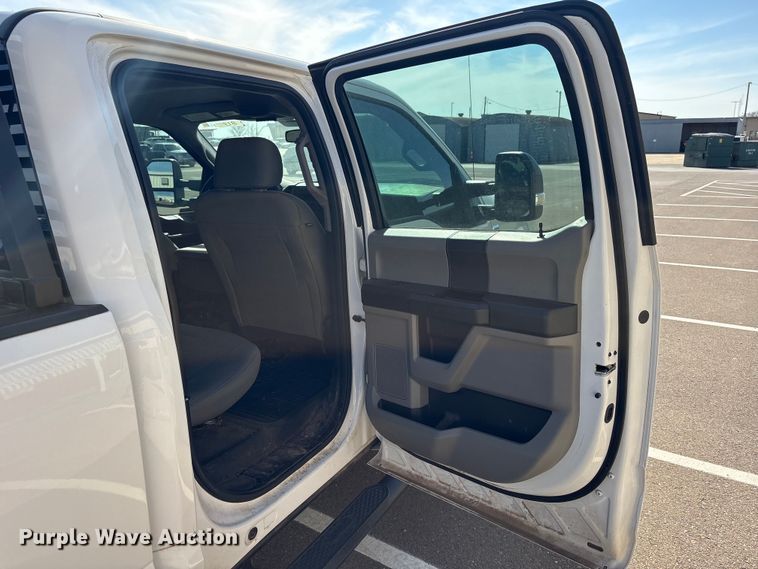 image for item ET1430 2017 Ford F250 Super Duty Crew Cab pickup truck