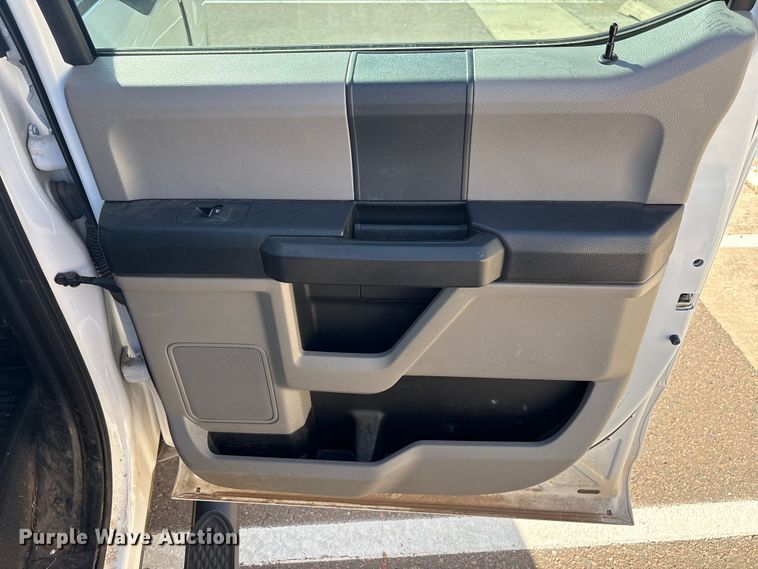 image for item ET1430 2017 Ford F250 Super Duty Crew Cab pickup truck