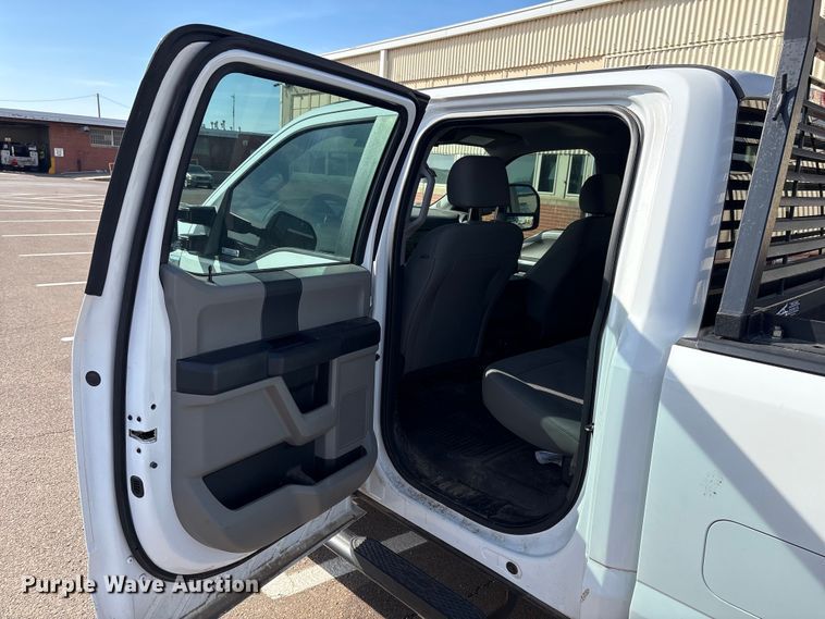 image for item ET1430 2017 Ford F250 Super Duty Crew Cab pickup truck