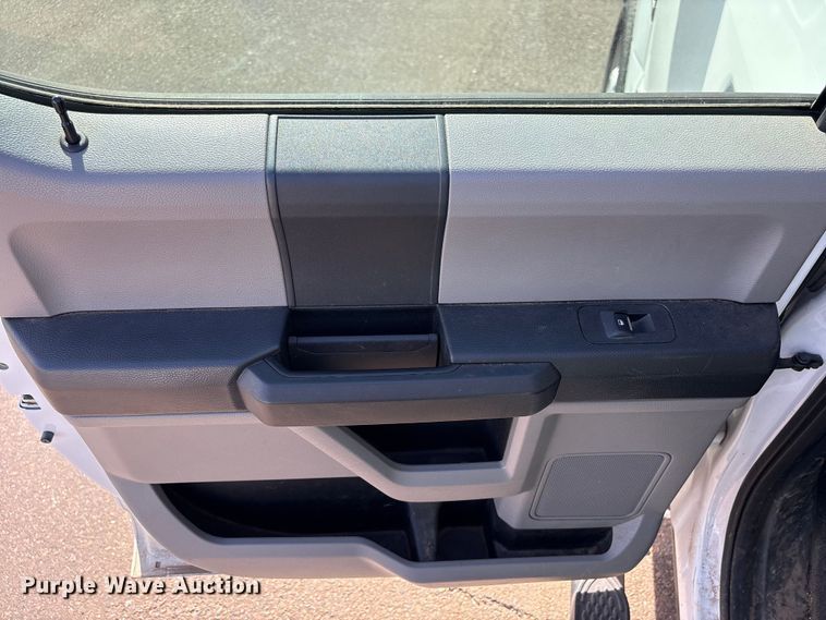 image for item ET1430 2017 Ford F250 Super Duty Crew Cab pickup truck