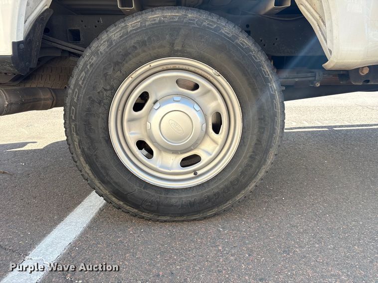 image for item ET1430 2017 Ford F250 Super Duty Crew Cab pickup truck