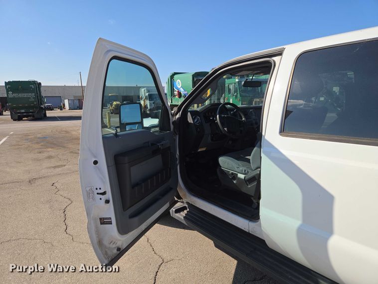 image for item ET1433 2014 Ford F250 Super Duty Crew Cab pickup truck