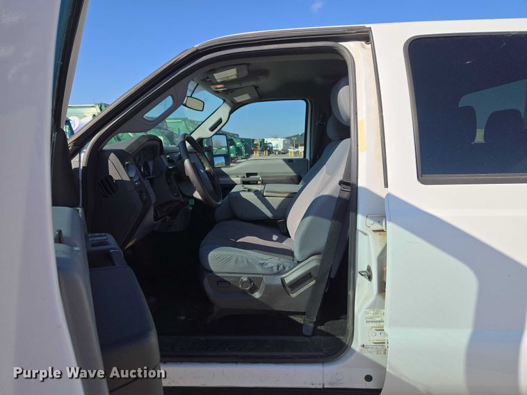 image for item ET1433 2014 Ford F250 Super Duty Crew Cab pickup truck