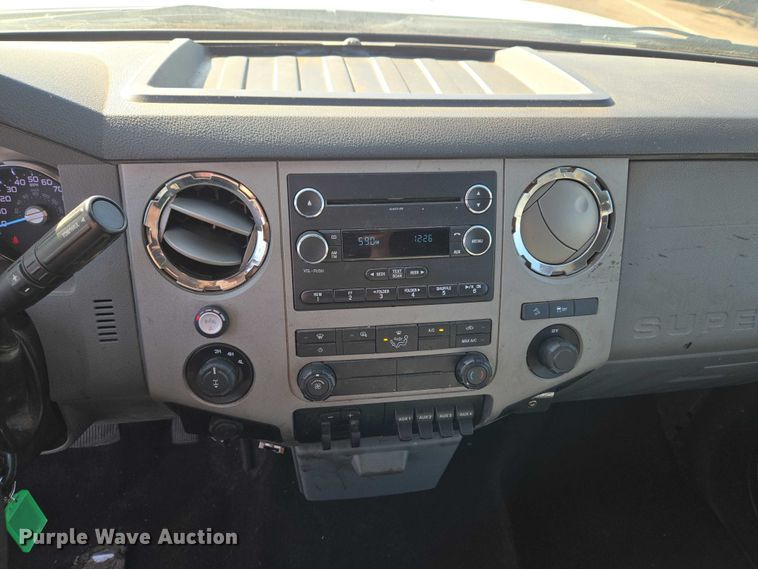 image for item ET1433 2014 Ford F250 Super Duty Crew Cab pickup truck