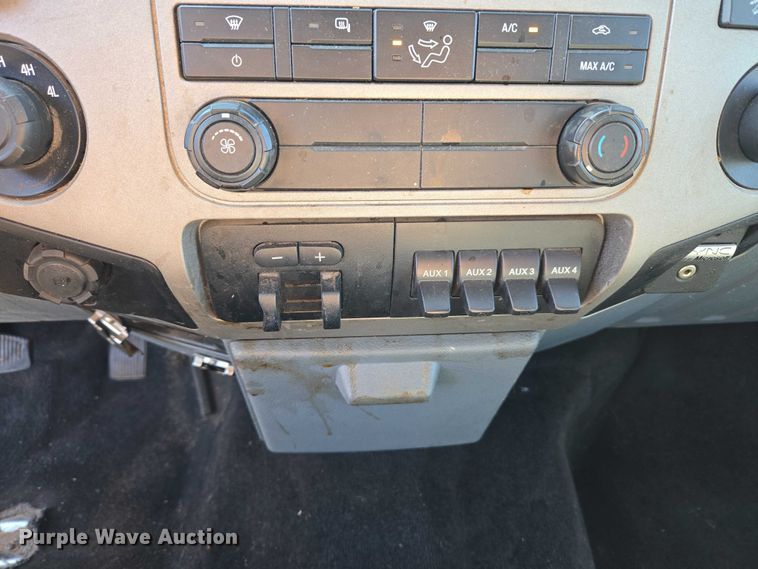 image for item ET1433 2014 Ford F250 Super Duty Crew Cab pickup truck