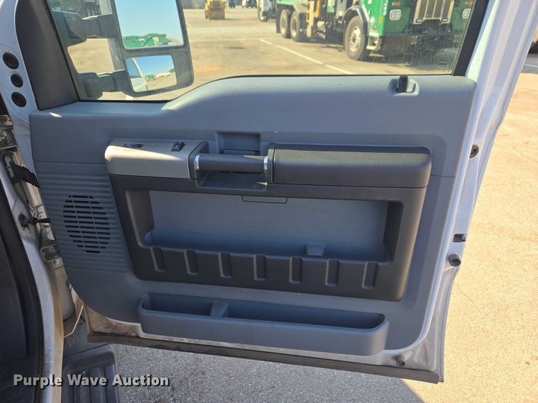 image for item ET1433 2014 Ford F250 Super Duty Crew Cab pickup truck