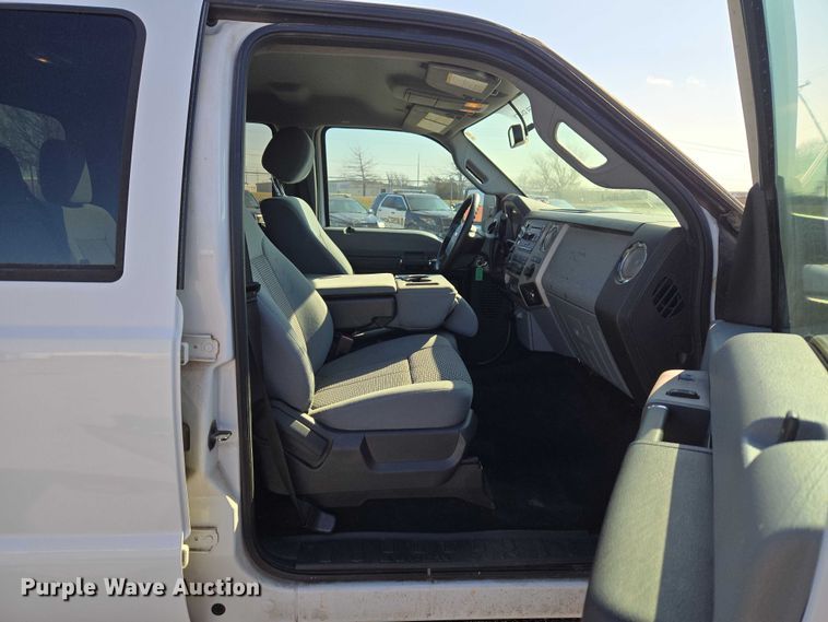 image for item ET1433 2014 Ford F250 Super Duty Crew Cab pickup truck