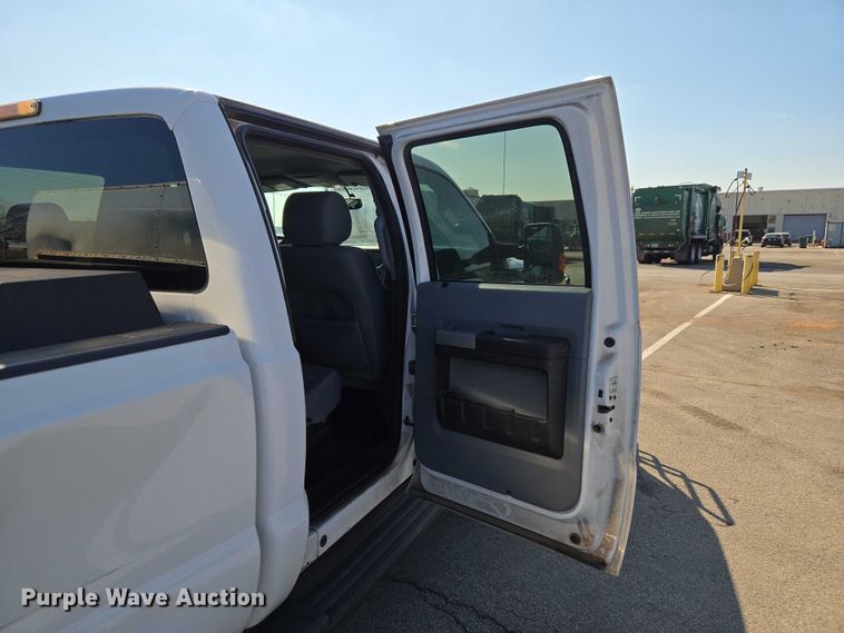 image for item ET1433 2014 Ford F250 Super Duty Crew Cab pickup truck