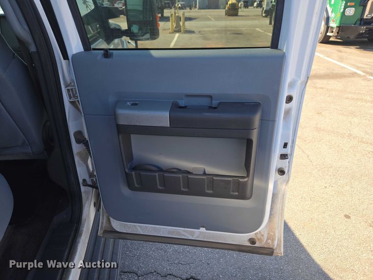 image for item ET1433 2014 Ford F250 Super Duty Crew Cab pickup truck