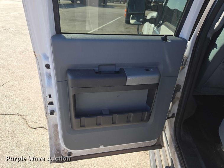 image for item ET1433 2014 Ford F250 Super Duty Crew Cab pickup truck