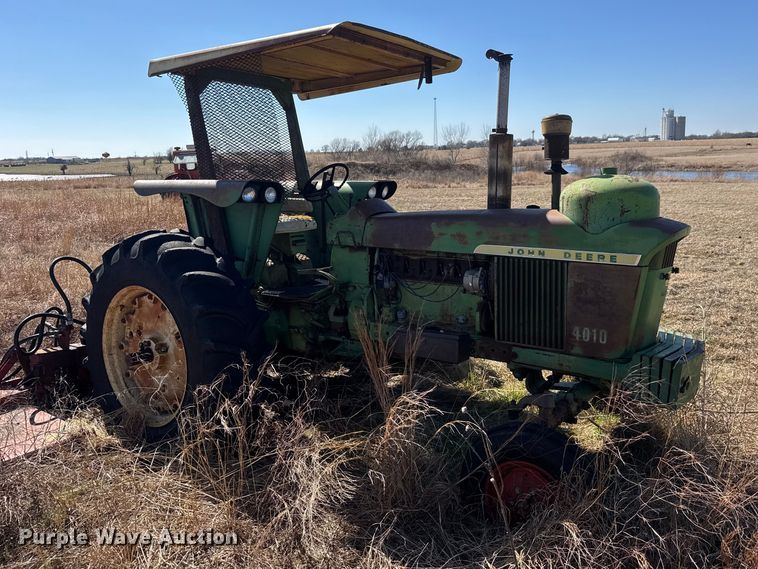 image for item ET1677 John Deere 4010 tractor