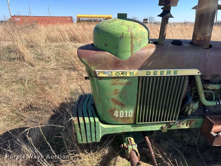 image for item ET1677 John Deere 4010 tractor