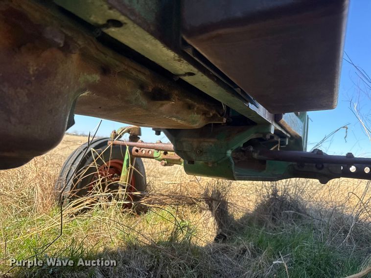 image for item ET1677 John Deere 4010 tractor