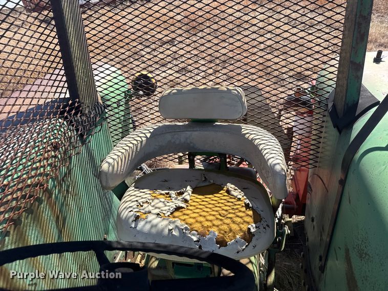 image for item ET1677 John Deere 4010 tractor