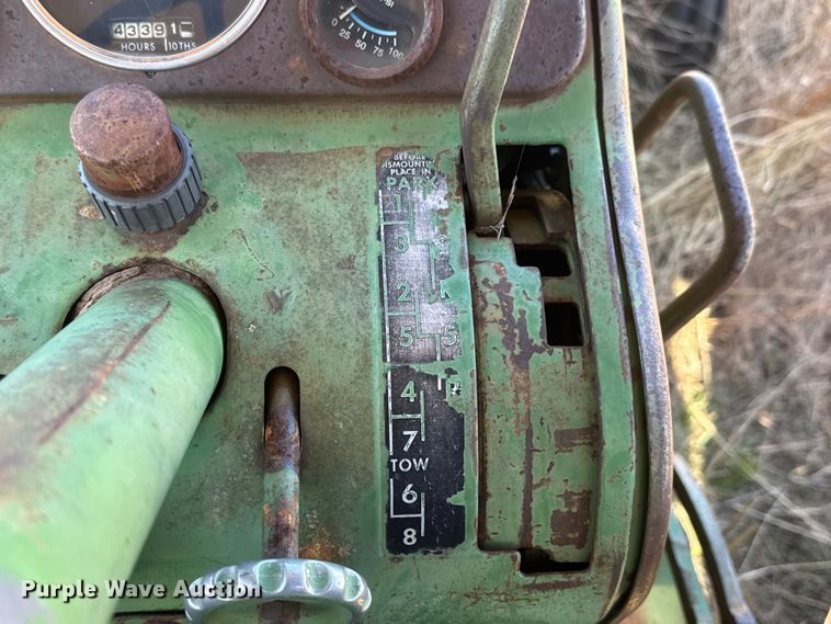 image for item ET1677 John Deere 4010 tractor