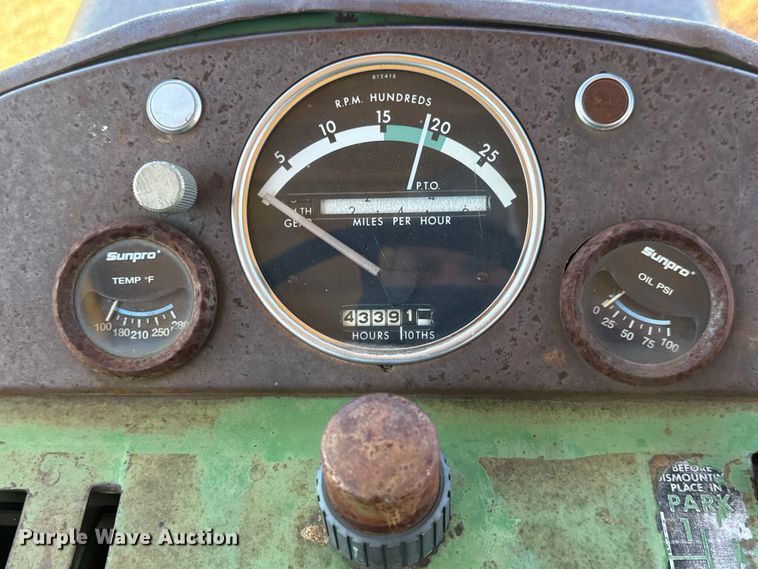 image for item ET1677 John Deere 4010 tractor