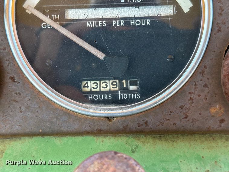 image for item ET1677 John Deere 4010 tractor