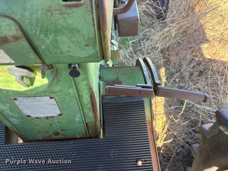 image for item ET1677 John Deere 4010 tractor