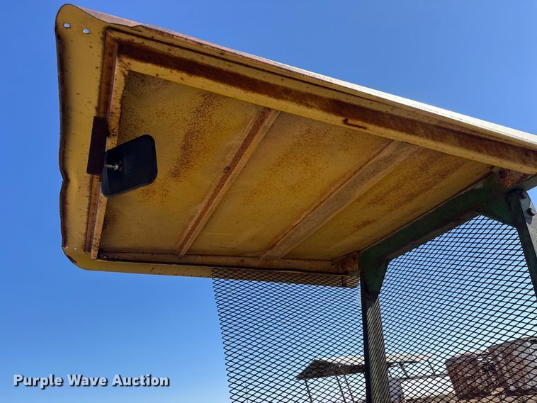 image for item ET1677 John Deere 4010 tractor