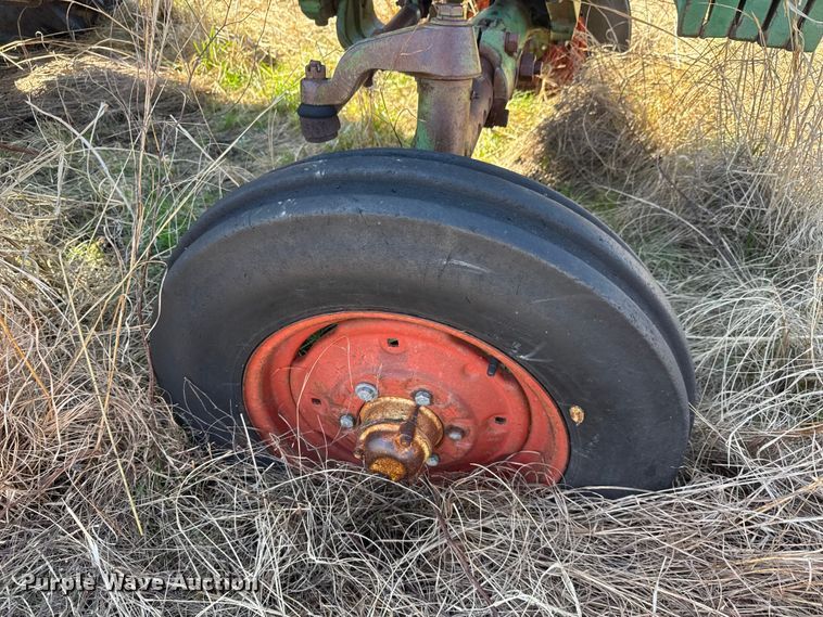 image for item ET1677 John Deere 4010 tractor