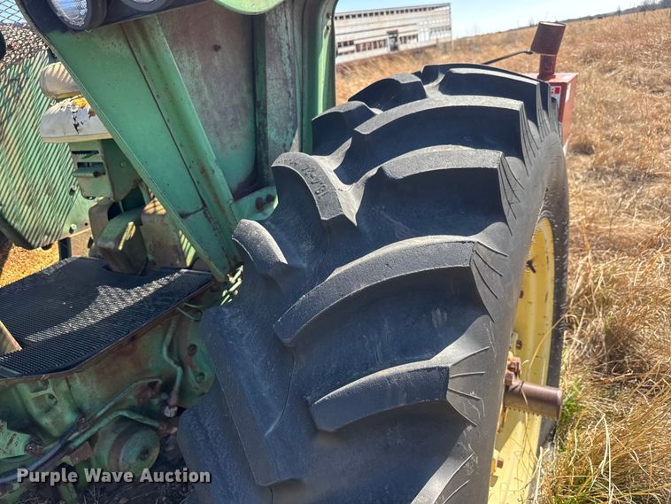 image for item ET1677 John Deere 4010 tractor