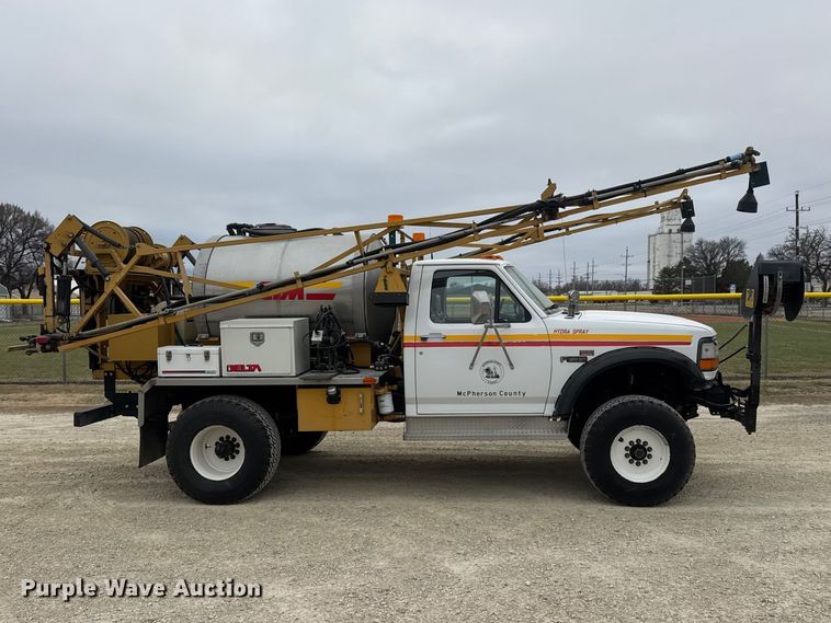 image for item ET1685 1995 Ford F450 Super Duty sprayer