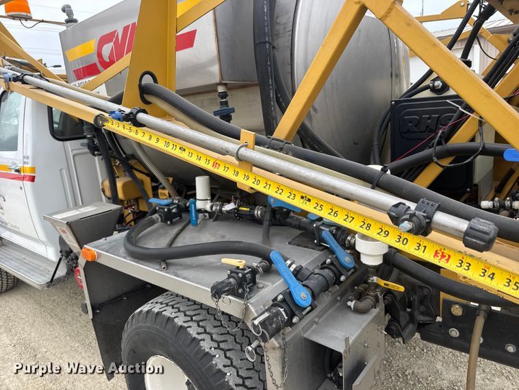 image for item ET1685 1995 Ford F450 Super Duty sprayer