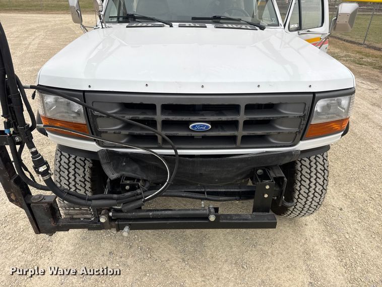 image for item ET1685 1995 Ford F450 Super Duty sprayer