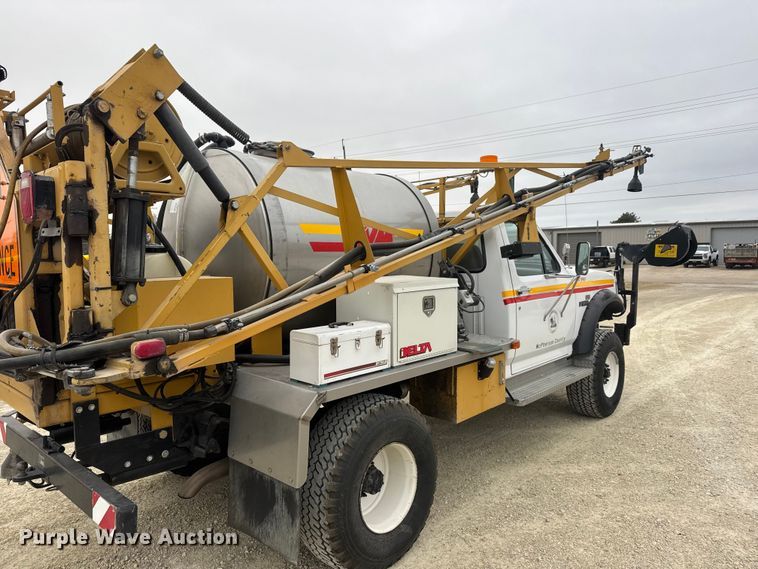 image for item ET1685 1995 Ford F450 Super Duty sprayer