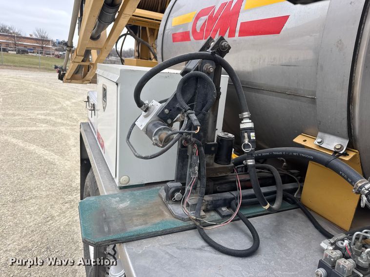 image for item ET1685 1995 Ford F450 Super Duty sprayer